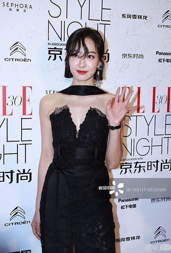杨幂baby玩得欢,唐嫣刘雯合比心,女星的友谊好难懂 杨幂baby玩得欢,唐嫣刘雯合比心,女星的友谊好难懂