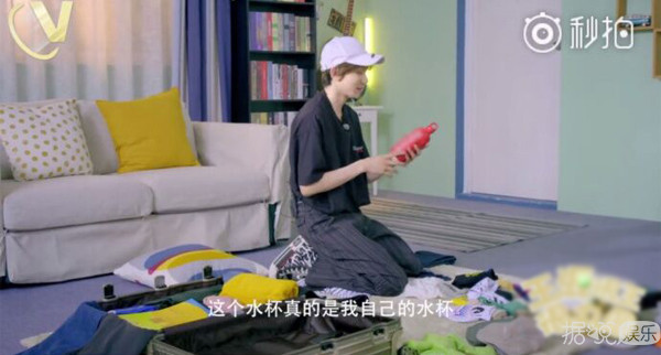 在鬼屋和僵尸击掌，生日和家人打架，王源的脑回路好难懂啊