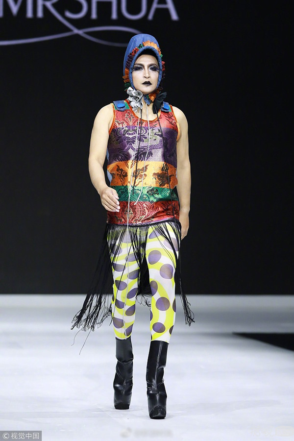 让男明星化大浓妆、穿透视装走秀？现在的时尚真让人看不懂