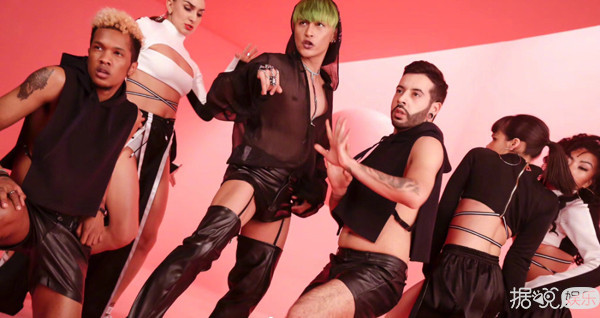 让男明星化大浓妆、穿透视装走秀？现在的时尚真让人看不懂