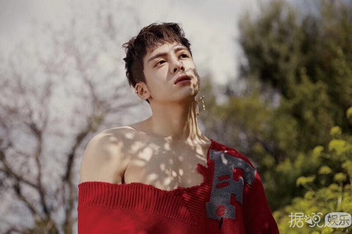 让男明星化大浓妆、穿透视装走秀？现在的时尚真让人看不懂