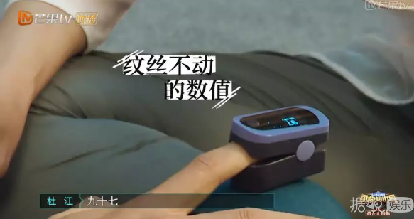 把男爱豆撩到腿软，何炅都看不下去，cp体质的鬼鬼有多厉害？
