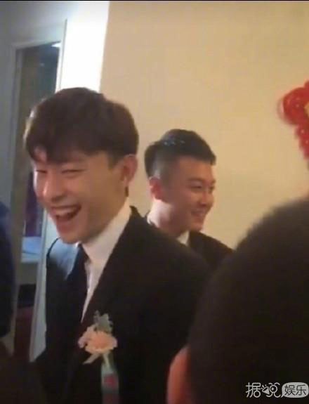 邓伦又去当伴郎了，这是要发展成专业户吗？