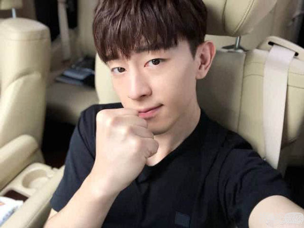 邓伦又去当伴郎了，这是要发展成专业户吗？