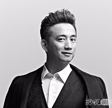 今昔对比强烈！这些男星年轻时帅出天际