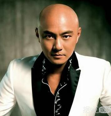 今昔对比强烈！这些男星年轻时帅出天际