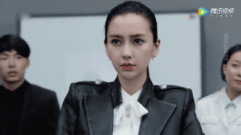 除了瞪眼还是瞪眼？Baby和黄轩的新剧不会这么尬吧