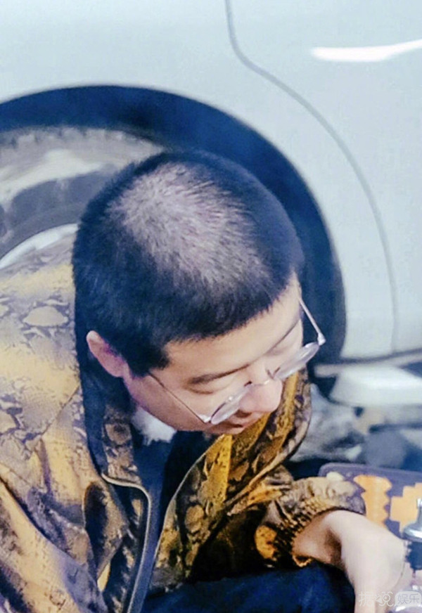 吴彦祖说希望自己的头发能回来,原来明星也有脱发困扰 吴彦祖说希望自己的头发能回来,原来明星也有脱发困扰
