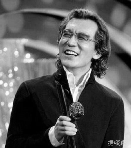 《非常6+1》主持人李咏因癌症于美国过世，享年50岁