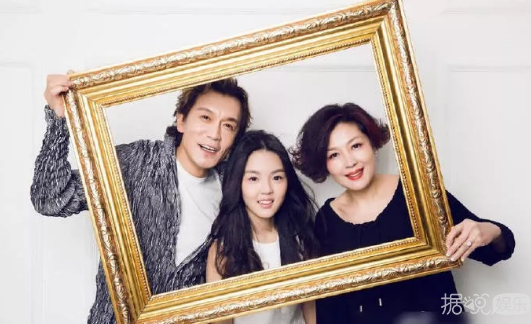 年仅50岁的李咏患癌过世,妻子发博称:永失我爱 年仅50岁的李咏患癌过世,妻子发博称:永失我爱
