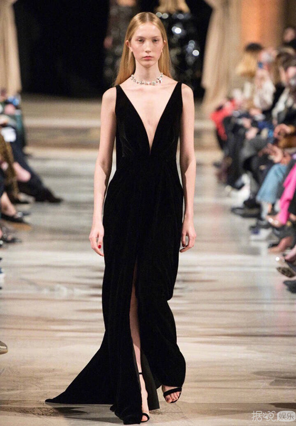 秦岚缝衣服上热搜是炒作？可迪丽热巴唐嫣也这么做过