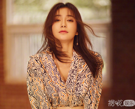 秦岚缝衣服上热搜是炒作？可迪丽热巴唐嫣也这么做过