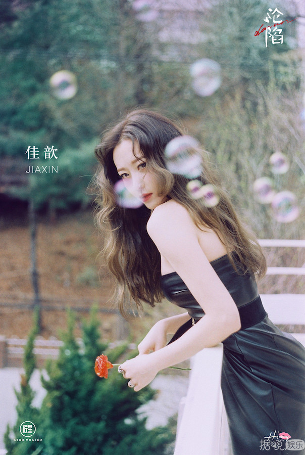 Hickey喜祺突袭《由你音乐榜》 《沦陷》舞台首秀被赞怪物实力女团 Hickey喜祺突袭《由你音乐榜》 《沦陷》舞台首秀被赞怪物实力女团