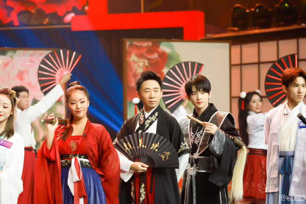 周震南现身烧脑综艺《哥哥别闹啦》  化身国师成团宠