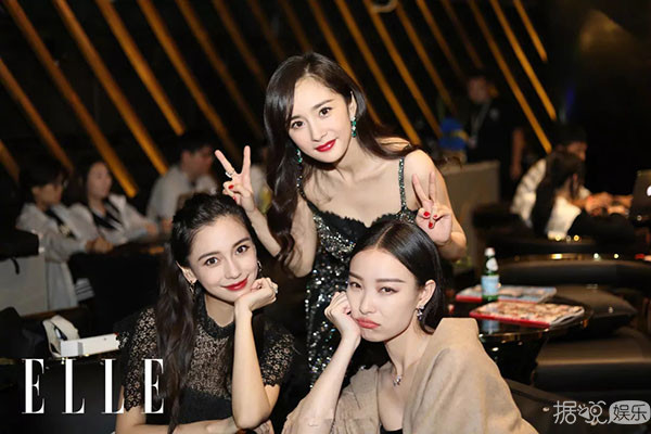 杨幂和唐嫣又再次上演了年度最尴尬画面