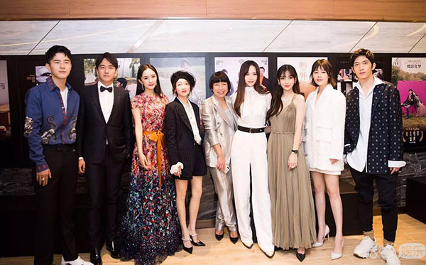 杨幂和唐嫣又再次上演了年度最尴尬画面