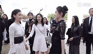 杨幂和唐嫣又再次上演了年度最尴尬画面