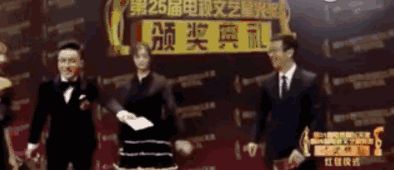 杨幂和唐嫣又再次上演了年度最尴尬画面