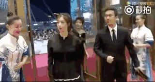 杨幂和唐嫣又再次上演了年度最尴尬画面