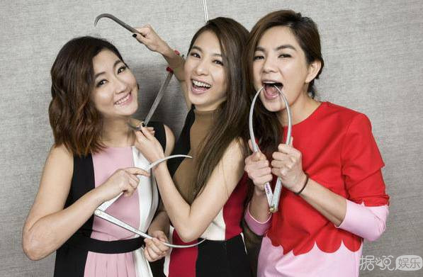 杨幂和唐嫣又再次上演了年度最尴尬画面
