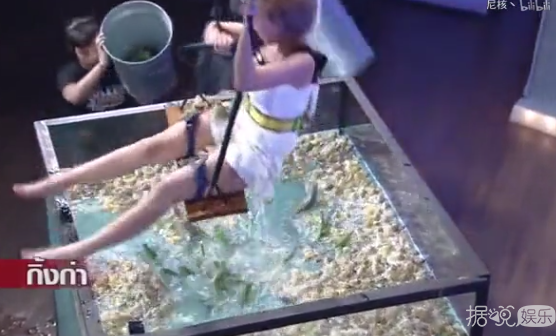 青蛙浴,蚯蚓帽子,这些综艺节目能把人吓出病来 青蛙浴,蚯蚓帽子,这些综艺节目能把人吓出病来