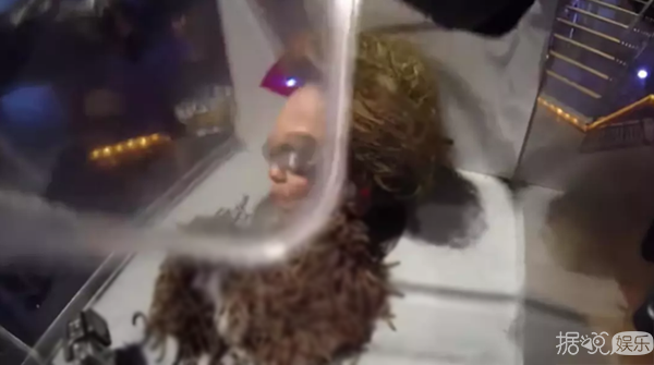 青蛙浴,蚯蚓帽子,这些综艺节目能把人吓出病来 青蛙浴,蚯蚓帽子,这些综艺节目能把人吓出病来