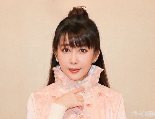 曾排名华语乐坛女歌手NO.1的她离婚是因跟女助理有染? 曾排名华语乐坛女歌手NO.1的她离婚是因跟女助理有染?