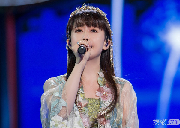 曾排名华语乐坛女歌手NO.1的她离婚是因跟女助理有染? 曾排名华语乐坛女歌手NO.1的她离婚是因跟女助理有染?