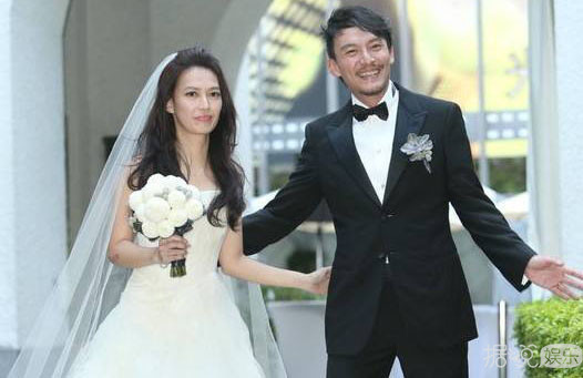 曾排名华语乐坛女歌手NO.1的她离婚是因跟女助理有染? 曾排名华语乐坛女歌手NO.1的她离婚是因跟女助理有染?