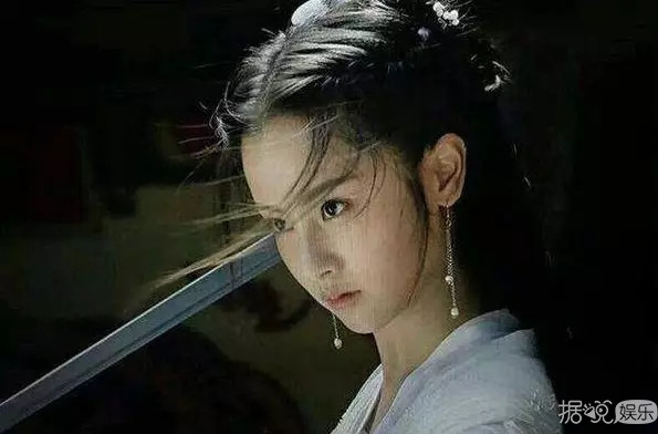 为了拯救新版小龙女的假脸，网友们都操碎了心啊