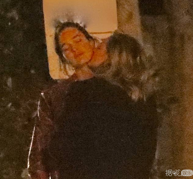 跟贝克汉姆儿子分手后就出柜女模特，她到底经历了什么？