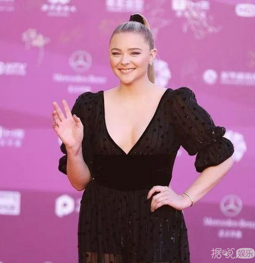 跟贝克汉姆儿子分手后就出柜女模特，她到底经历了什么？