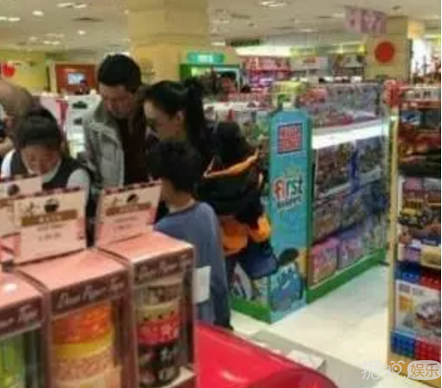 张柏芝真的生了三胎！还说男人只是生育机器？