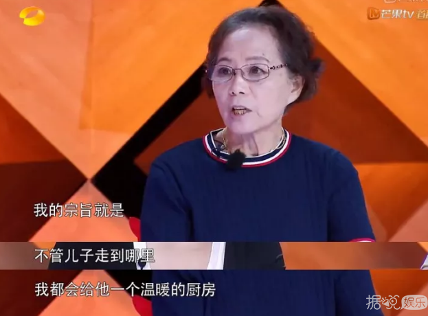 她像4点钟起来熬梨汁的女孩子吗？