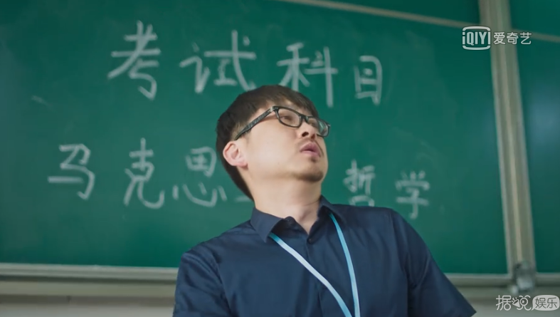 这对最萌年龄差小情侣太甜了，今天也是为别人的爱情流泪的一天