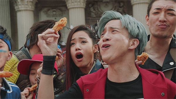 薛之谦裤裆里掏油条？低俗or搞笑一线之间