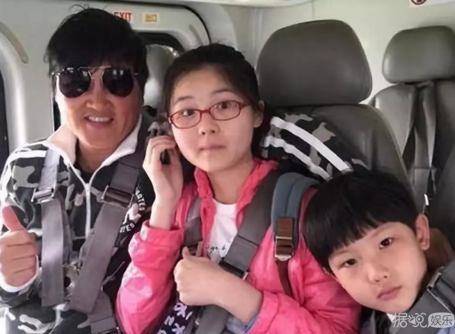 孙楠现任妻子让买红妹女儿上国学班？自己女儿却出国留学了？