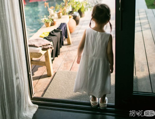 孙楠现任妻子让买红妹女儿上国学班？自己女儿却出国留学了？