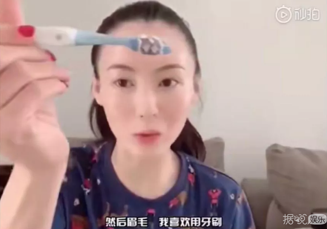 我缺的是情人节礼物吗？我缺的是情人啊