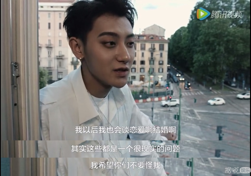 没有隐藏，这个酷盖直接自爆恋情了！女朋友超神秘~