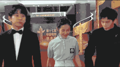 没有隐藏，这个酷盖直接自爆恋情了！女朋友超神秘~