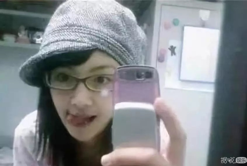 非主流时期的照片都能这么好看，这大概就是明星吧？
