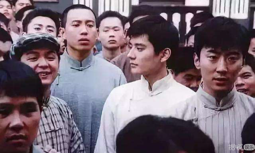 再帅气的男神，都逃不过发福的命运？