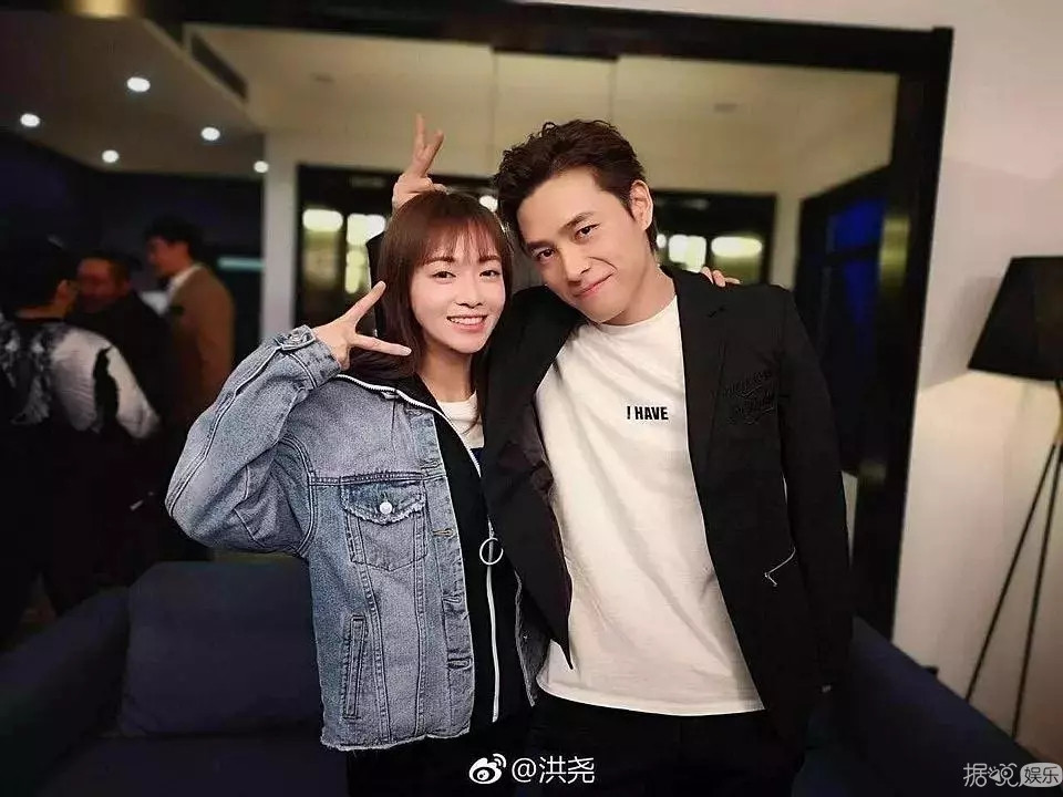 黑历史一大堆，还敢自曝亲密照炒绯闻？