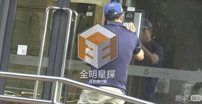 年龄造假？一脚踏三船？他的绯闻女友太宝藏了吧