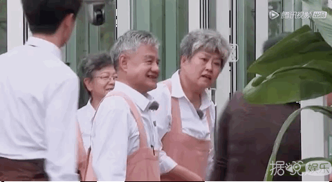 冲着黄渤去笑的，结果哭着回来了