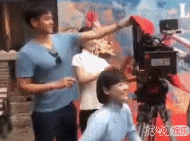 这是把风情上海滩演成骆驼祥子吗？
