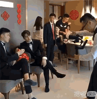 王嘉尔你当个伴郎也太拼了吧