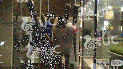 她是新一代“绯闻女孩”吗？