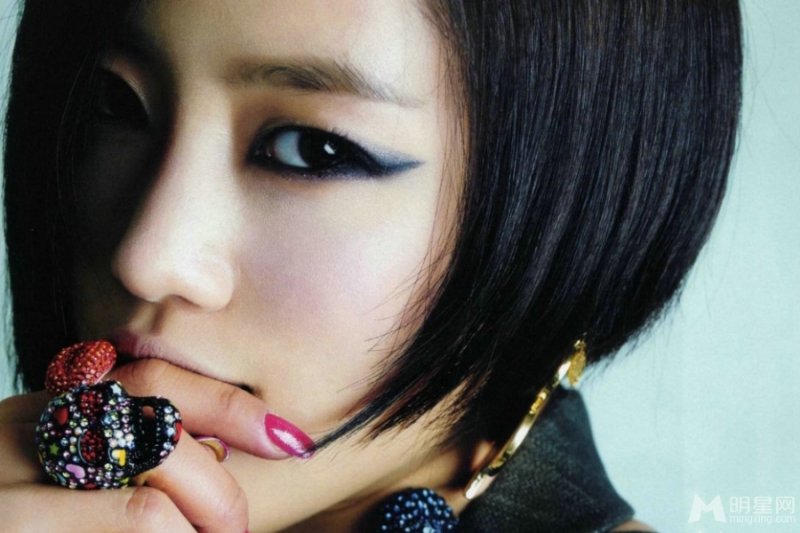 美艳帅气惊呆粉丝 皇冠团Tara咸恩静高清烟熏电眼